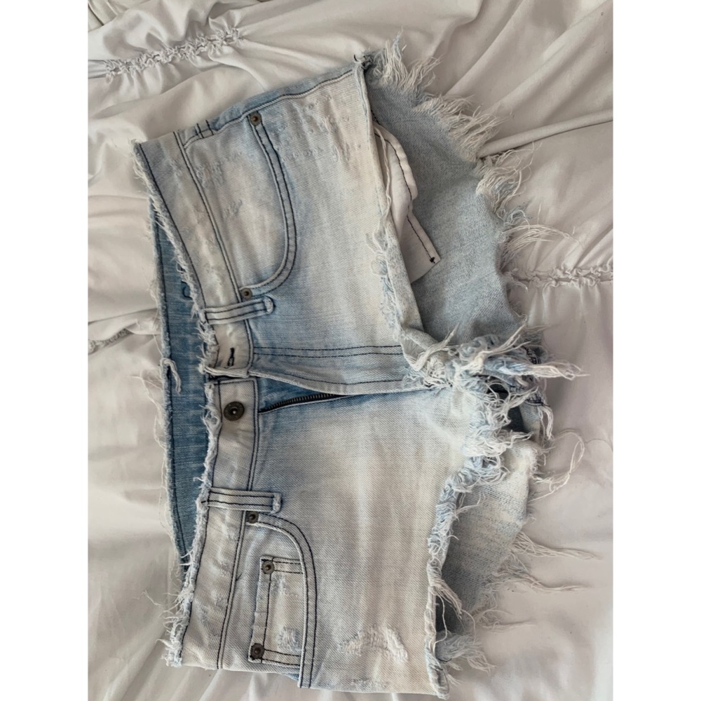 Frayed denim jean shorts